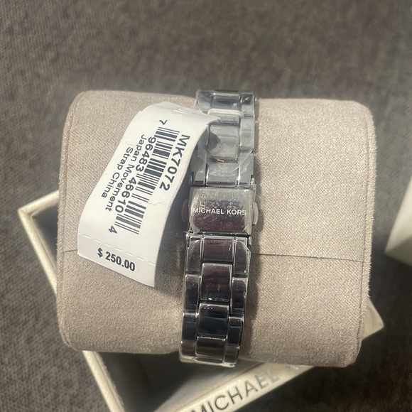 Michael Kors Womens Watch - Picture 2 of 3